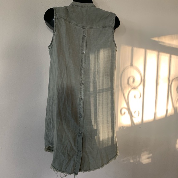 Cloth and Stone Button Back Front Sleeveless Tank - Picture 8 of 13